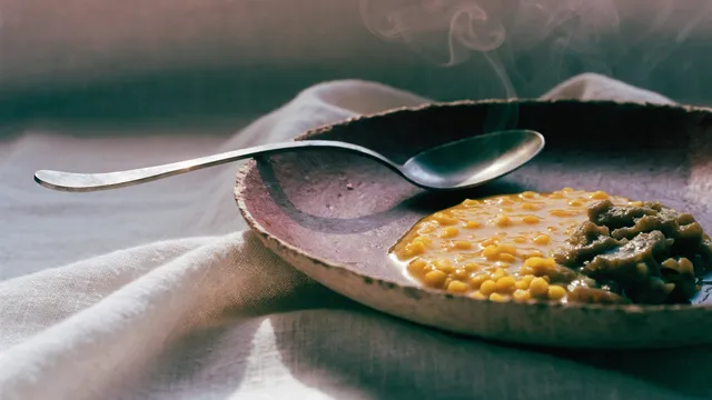 Do Rice Husk Plates Leak? The Hot Dal and Oil Test